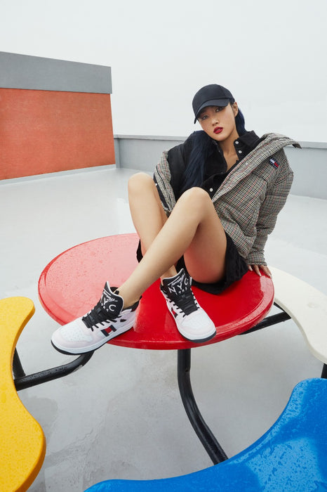 [MAMAMOO]- HWASA X TOMMY Mag Leather Mid-Cut Basket Sneakers T52B7ARS250JT1TOG