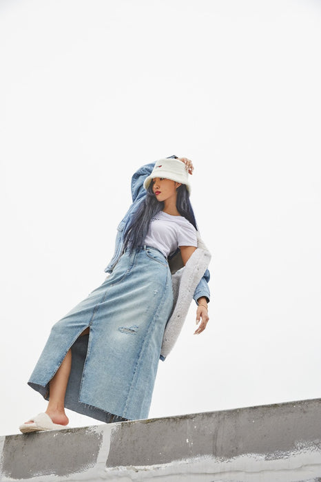 [MAMAMOO]- HWASA X TOMMY JEANS Maxi A-Line Denim Skirt T32B6NFS43TWT21AB