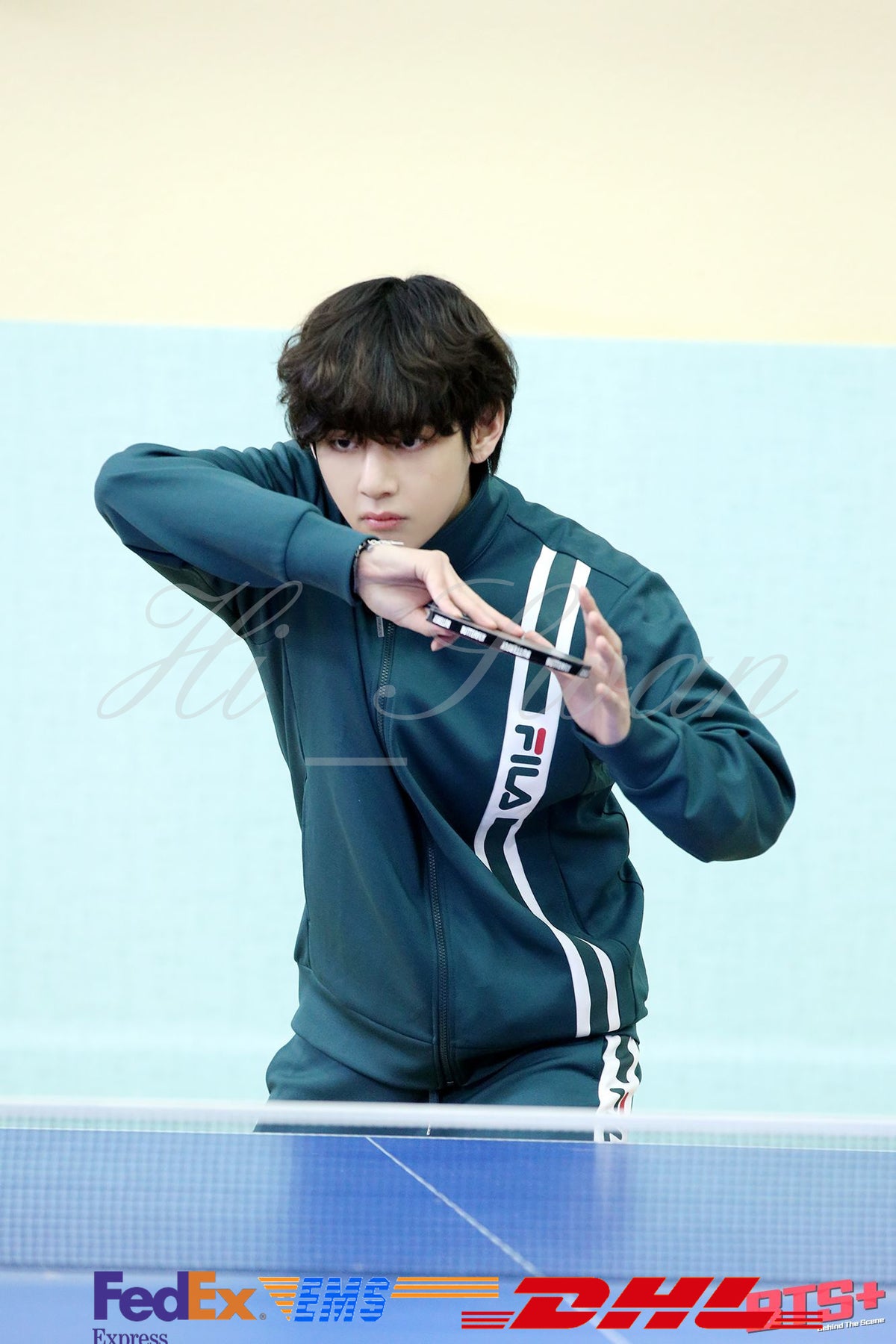 BTS 210421 Run BTS Fila V POINT DETAIL TRACK TOP FS2FTD1106X DPN