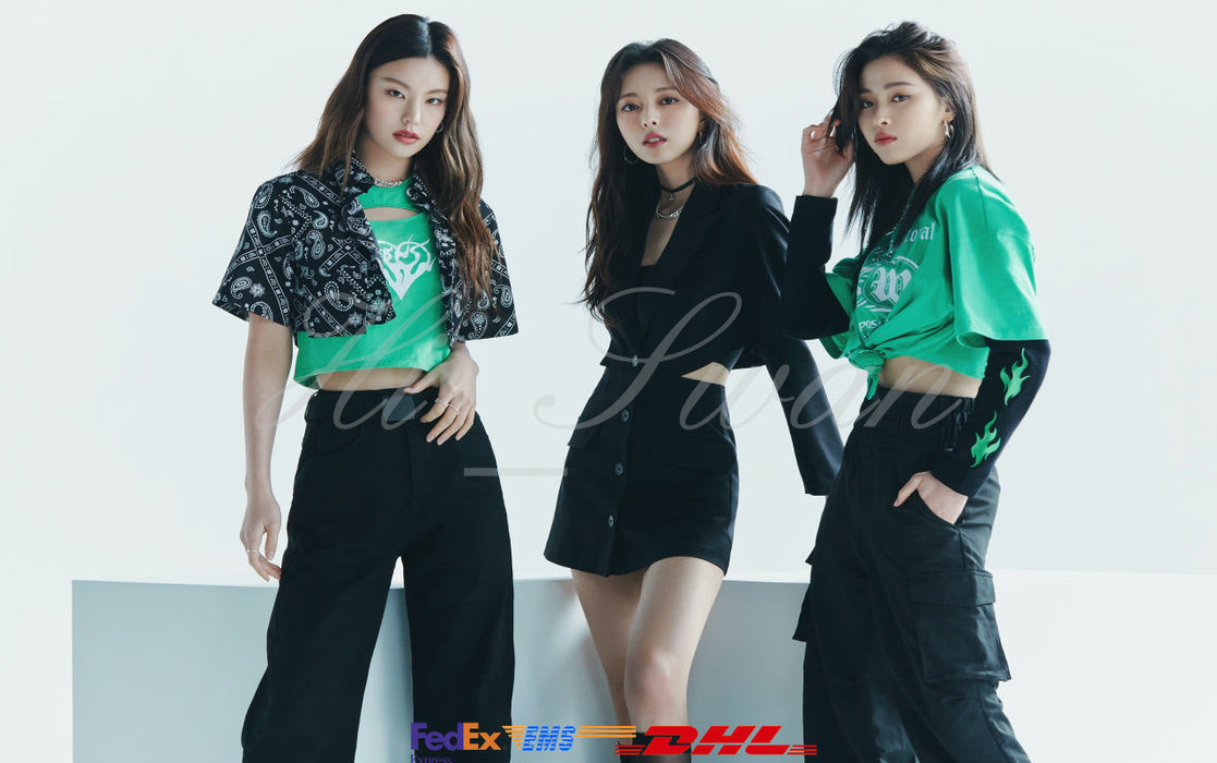 [ITZY] - ITZY X H&M DRESS OFFICIAL MD